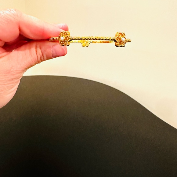 Authentic Luxury Minimalist Julie Vos Flower Pearl Station Bangle/Bracelet - Picture 16 of 17
